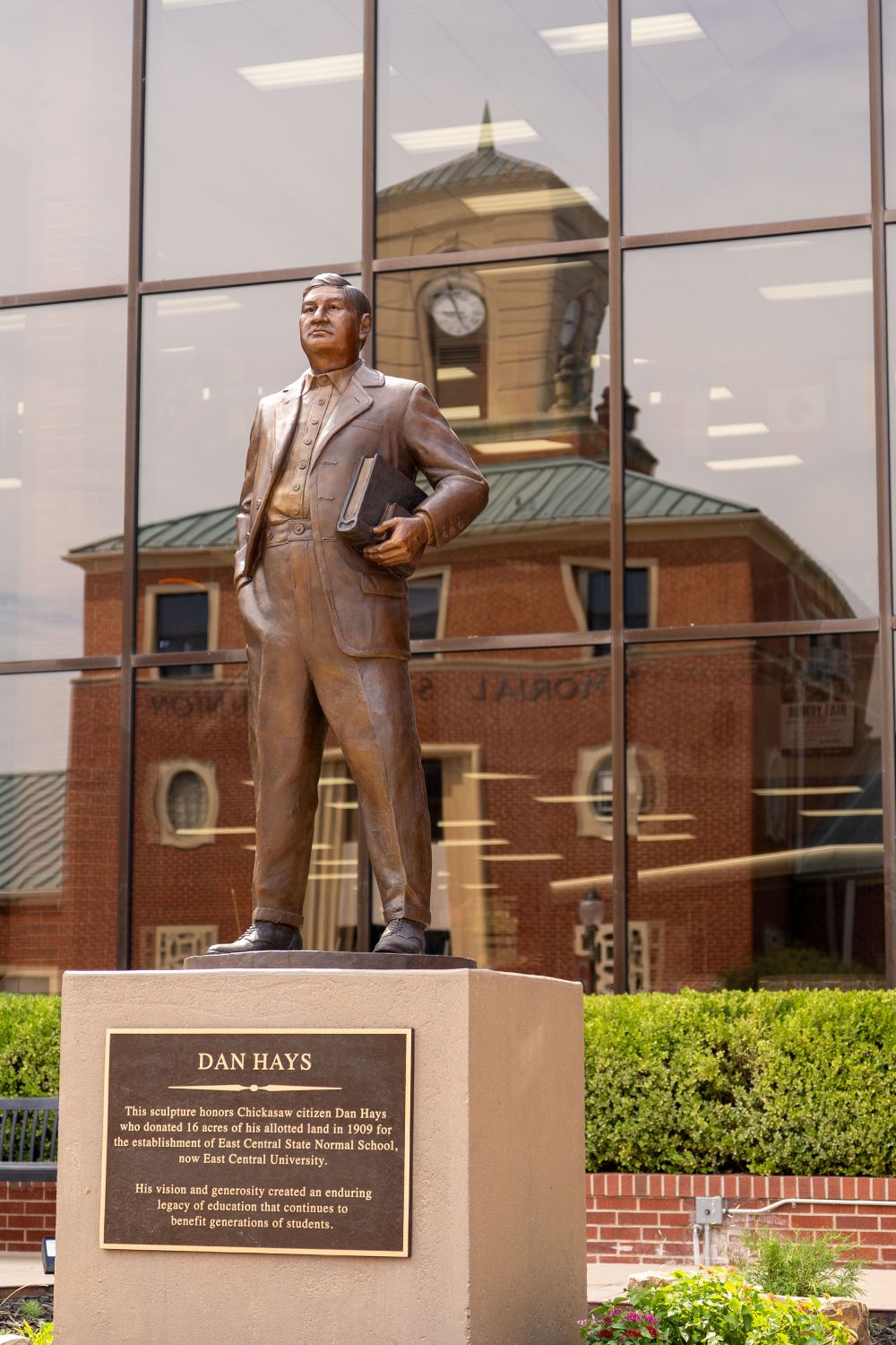 Dan Hays Statue