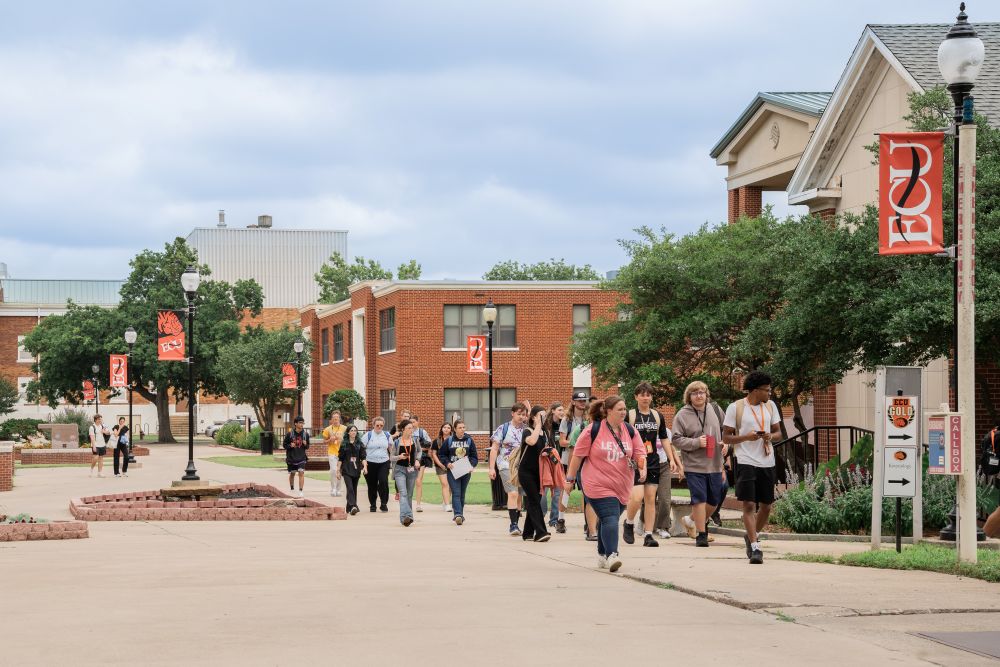 Students visiting ECU's campus