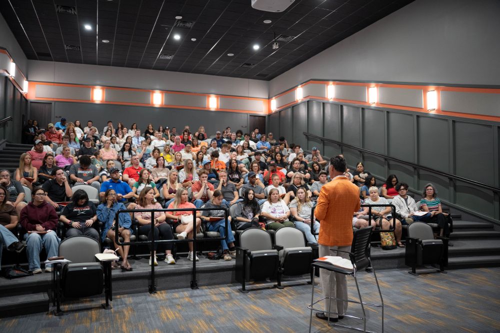 New 2026 students fill Estep