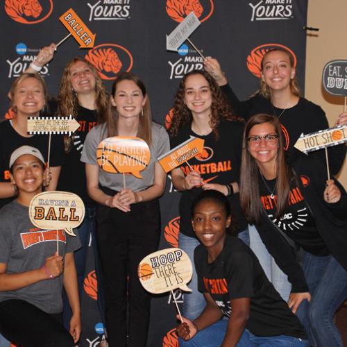 Woman's Basketball Poker Fundraiser 5/2/2019