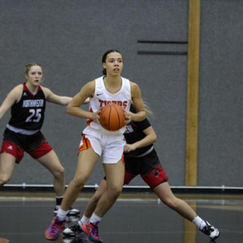 WOMEN'S BASKETBALL VS NORTHWESTERN