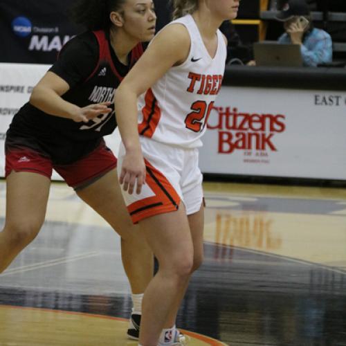 WOMEN'S BASKETBALL VS NORTHWESTERN