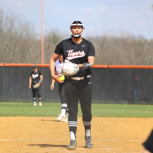 Softball vs Henderson