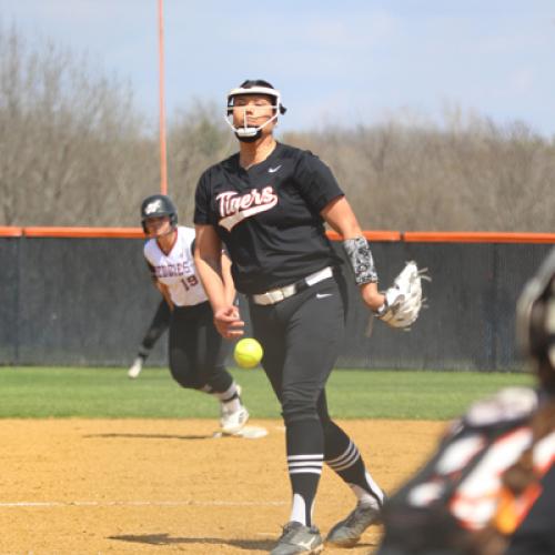 Softball vs Henderson