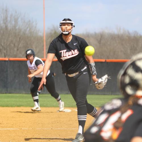 Softball vs Henderson