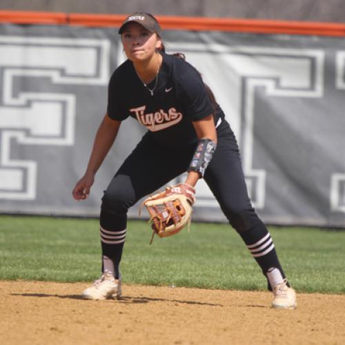 Softball vs Henderson