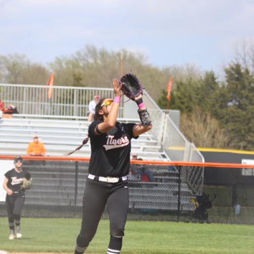 Softball vs Henderson