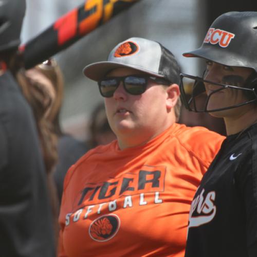 Softball vs Henderson