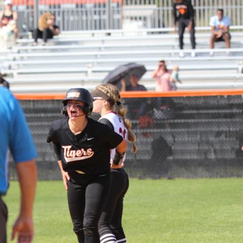 Softball vs Henderson