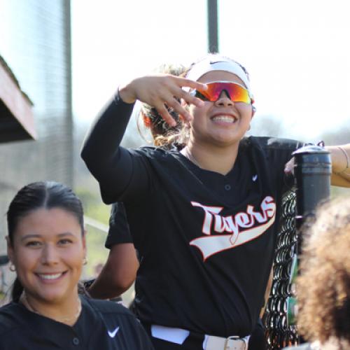 Softball vs Henderson