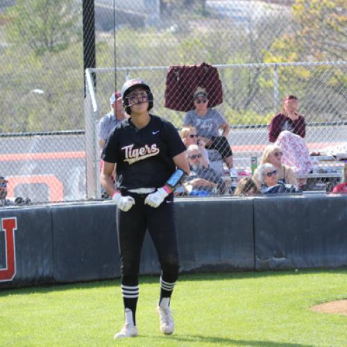 Softball vs Henderson