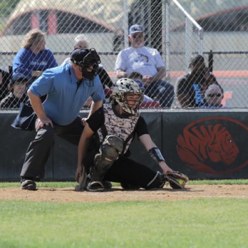 Softball VS Southeastern