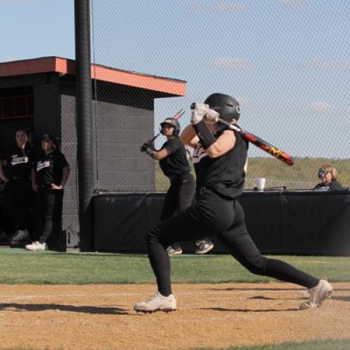 Softball VS Southeastern