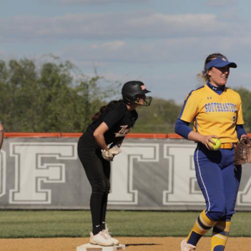 Softball VS Southeastern