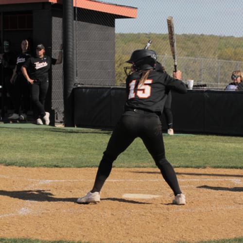 Softball VS Southeastern