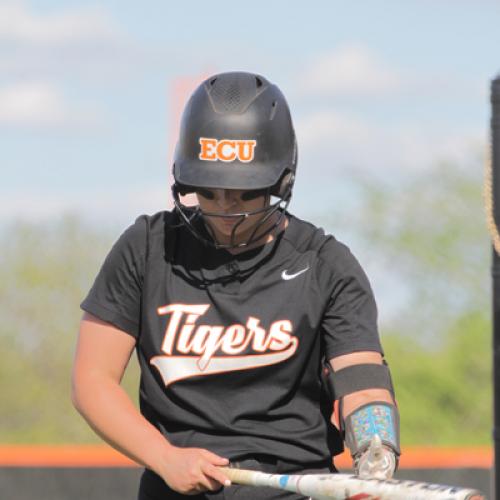 Softball VS Southeastern