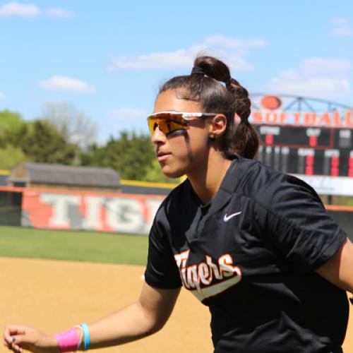 Softball VS Southeastern