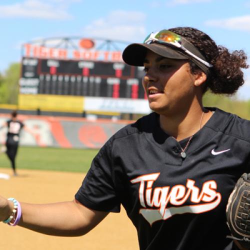 Softball VS Southeastern