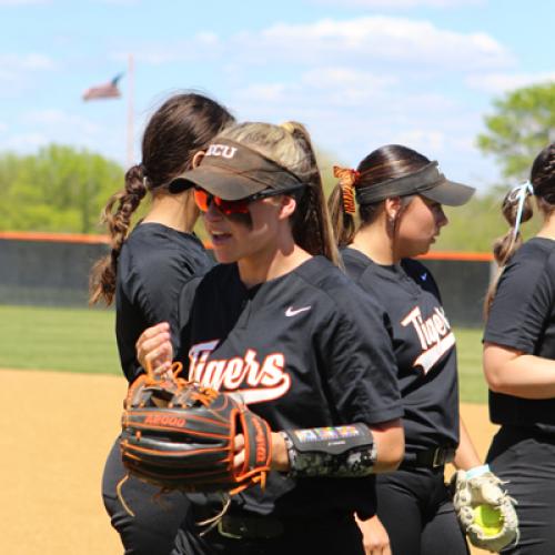 Softball VS Southeastern