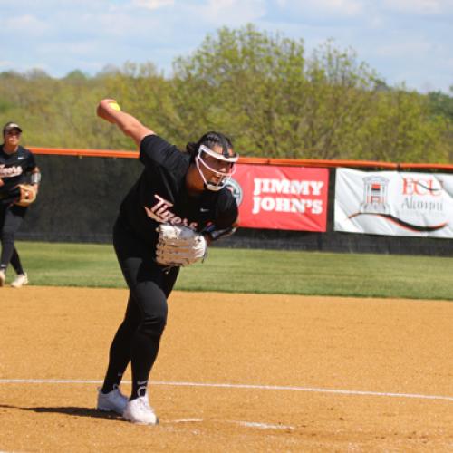 Softball VS Southeastern