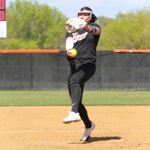 Softball VS Southeastern