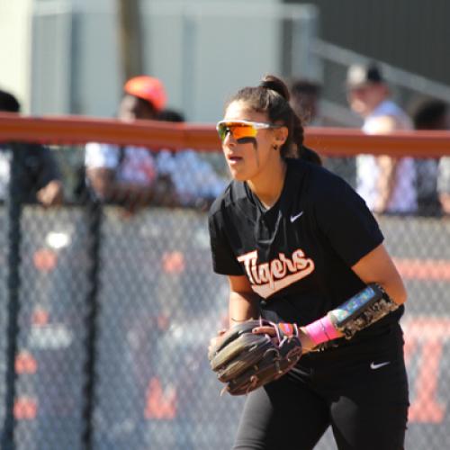 Softball VS Southeastern