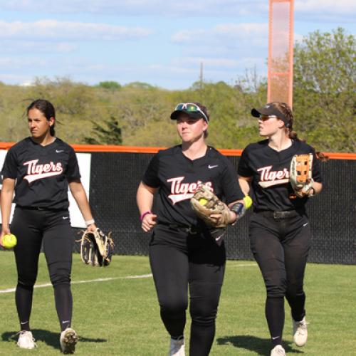 Softball VS Southeastern