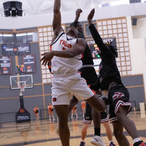 Men's Basketball VS Henderson State 