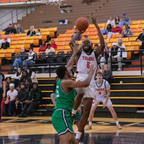 Men's Basketball VS UAM