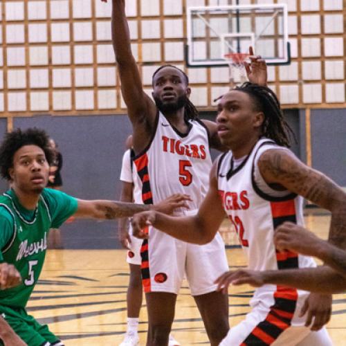 Men's Basketball VS UAM