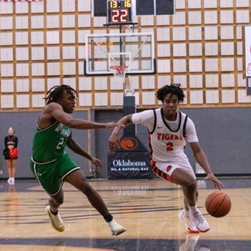 Men's Basketball VS UAM