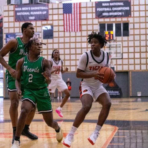 Men's Basketball VS UAM