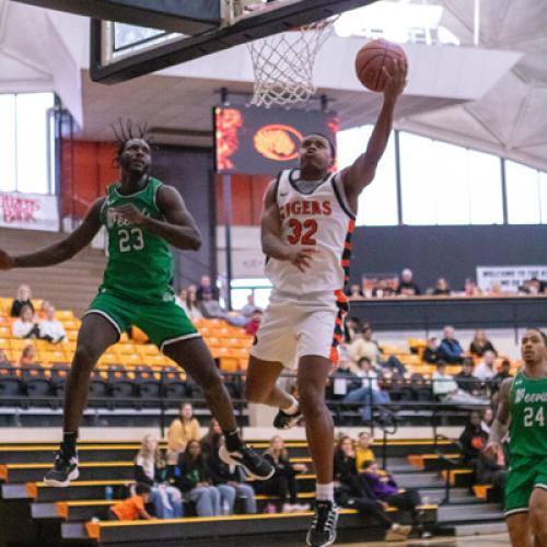 Men's Basketball VS UAM