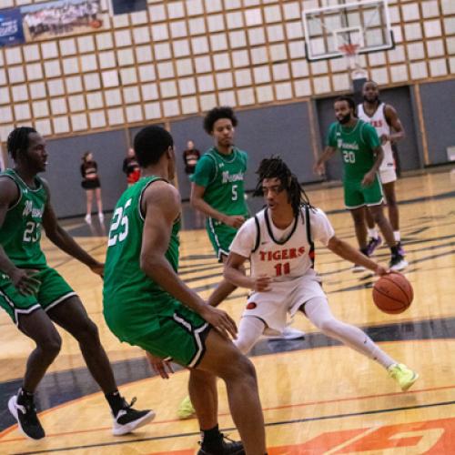 Men's Basketball VS UAM