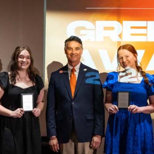 Greek Awards 4.4.25 Photo