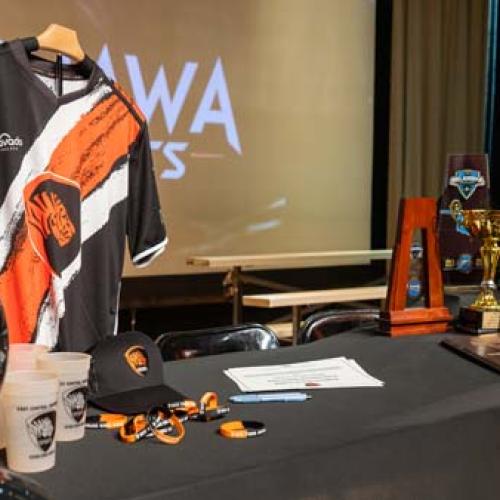 Konowa ESports Signing 5/2025 Photo