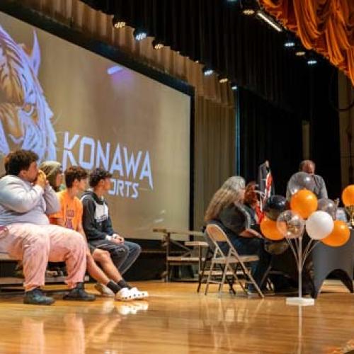Konowa ESports Signing 5/2025 Photo