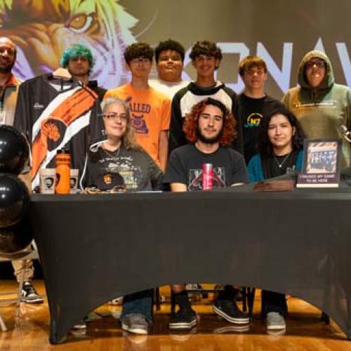 Konowa ESports Signing 5/2025 Photo