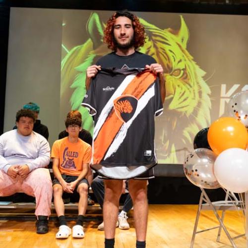 Konowa ESports Signing 5/2025 Photo