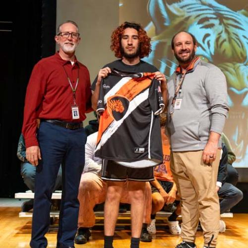 Konowa ESports Signing 5/2025 Photo