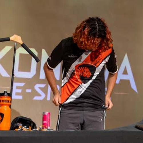 Konowa ESports Signing 5/2025 Photo