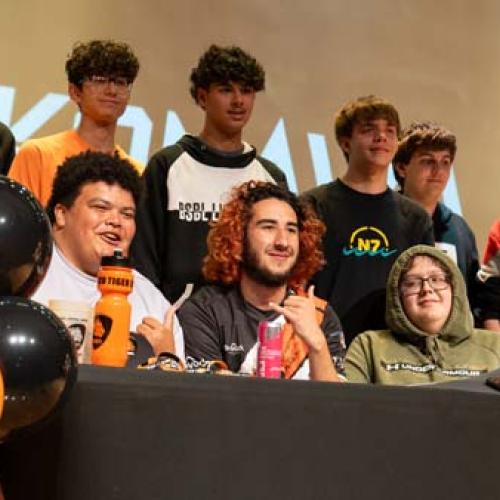 Konowa ESports Signing 5/2025 Photo